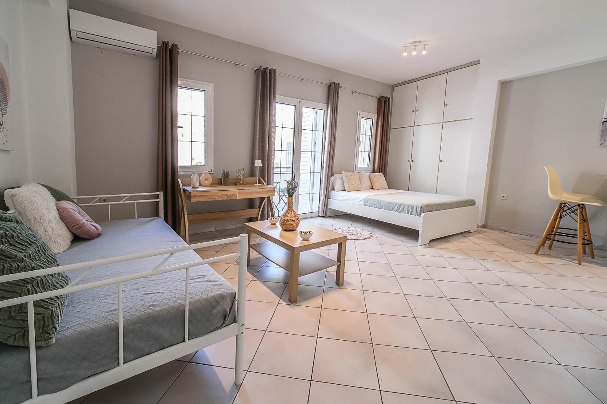 Prime Location, Near Lions Square *