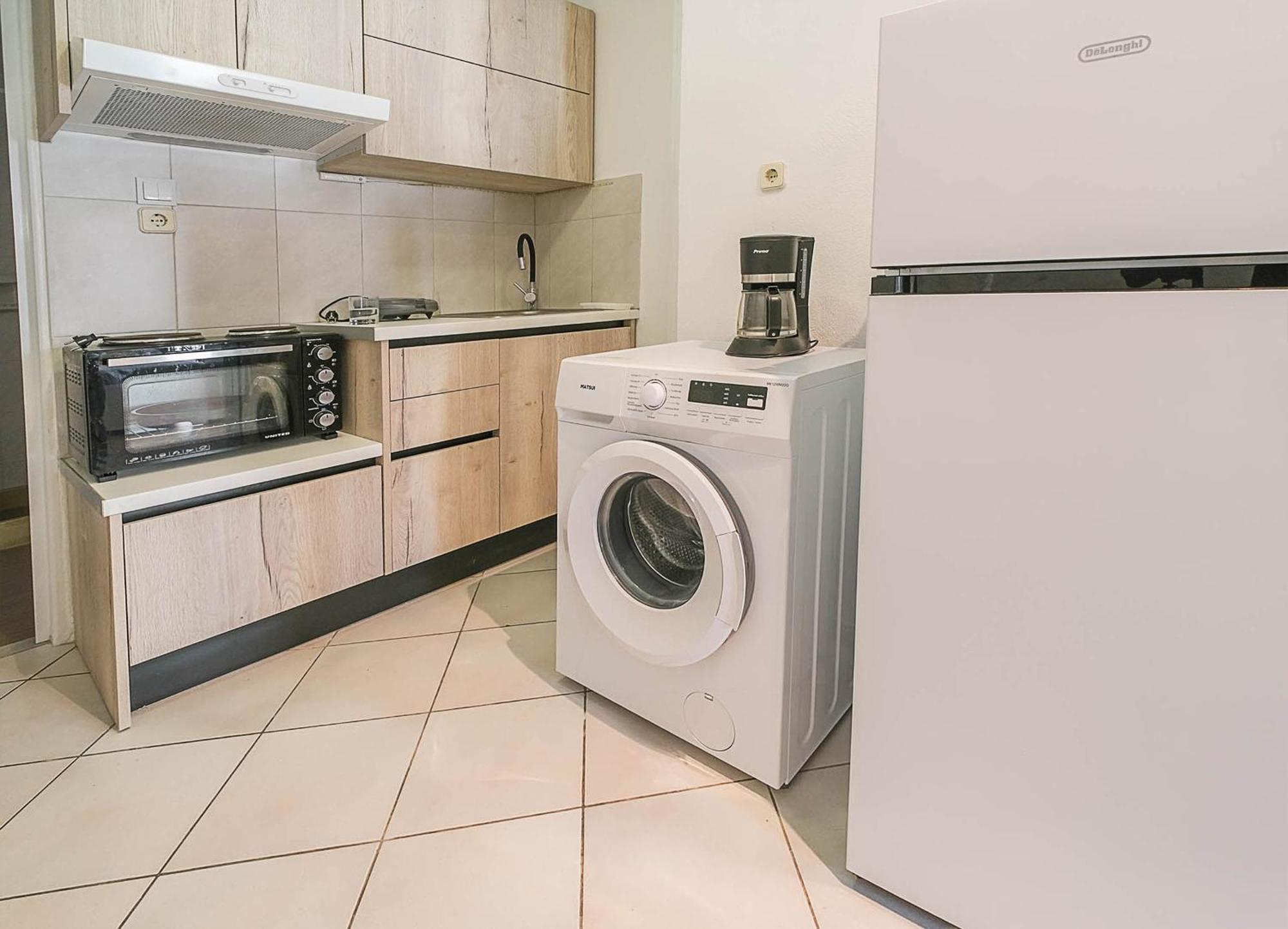 Prime Location, Near Lions Square Appartement